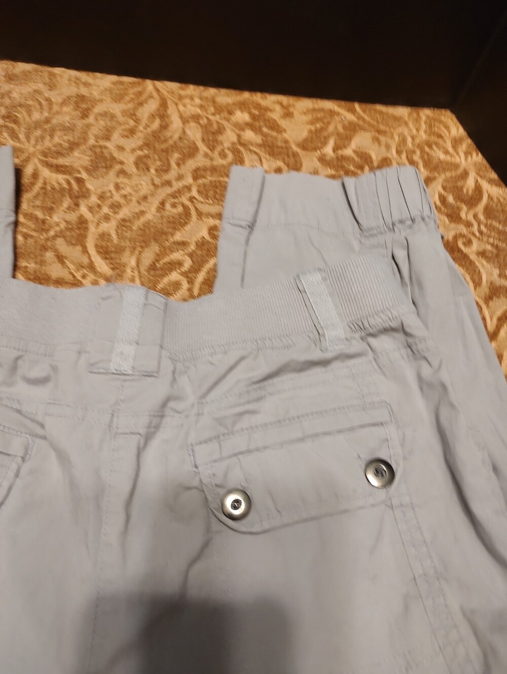 ▪️🩶▪️Marvelous Chico's Dove Grey Cargo Utility Capri Pants - 4 (0 Chico's Size) - Picture 11 of 16